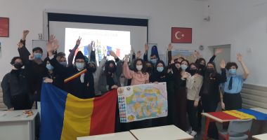 Stire din Cultură-Educație : 1 Decembrie - Marea Unire, omagiată de elevii Liceului „George Călinescu”