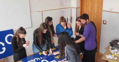 Flashmob la Liceul „George Călinescu” pentru conștientizarea nevoii de integrare a persoanelor cu autism - 4