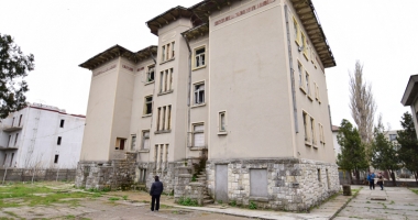 Devastată și lăsată pradă dezastrului! Invazia romilor, în loc de educație - 2