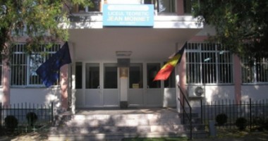 Stire din Cultură-Educație : Conducerea liceului "Jean Monnet" a fost demisă