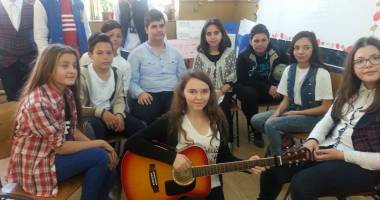 Stire din Cultură-Educație : Diplome de excelență pentru elevii și profesorii din Mihail Kogălniceanu
