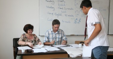 Stire din Cultură-Educație : Peste 500 de elevi la Concursul de matematică "38++"