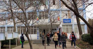 Stire din Cultură-Educație : Liceeni de la "Ovidius" au dezbătut implicațiile operațiilor estetice