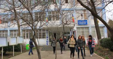 Stire din Cultură-Educație : La Liceul "Ovidius" se dezbat problemele fierbinți ale învățământului