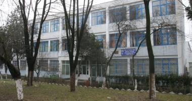 Stire din Cultură-Educație : Ce le-au pregătit dascălilor elevii Liceului cu Program Sportiv