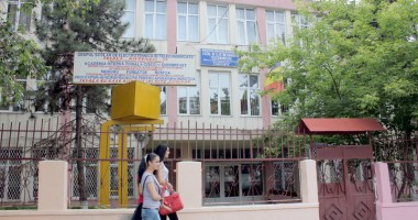 Stire din Cultură-Educație : Grupul Școlar TELECOM își premiază colaboratorii
