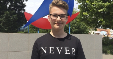 Stire din Cultură-Educație : Liceul Teoretic "Traian" are cu ce se mândri. Edis Memiș a adus o medalie balcanică