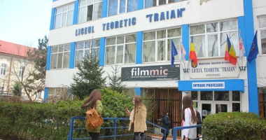 Stire din Cultură-Educație : Manifestări dedicate sărbătoririi zilei  de 1 Decembrie