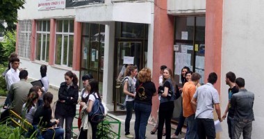 Stire din Cultură-Educație : Elevi cu care se mândrește Liceul "Traian"