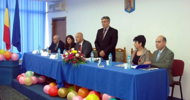 Stire din Cultură-Educație : Destăinuirile inspectorului general la aniversarea Liceului "Traian"