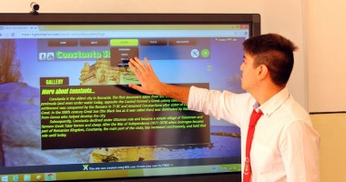 Stire din Cultură-Educație : Liceul "Traian" "rupe gura" învățământului constănțean. "Vom scrie cu degetul pe tablă"