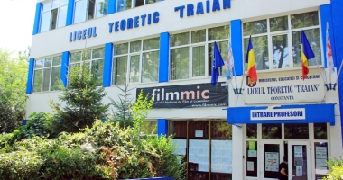Stire din Cultură-Educație : Iată ce au pregătit profesorii și elevii de la "Traian"