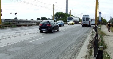 Stire din Eveniment : Cum va arăta Podul de la Butelii. Arteră pietonală, parapete anti-fonice, separatoare de sens și led-uri albastre