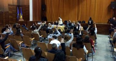 Stire din Cultură-Educație : Liderii elevilor constănțeni  au de dezbătut probleme urgente