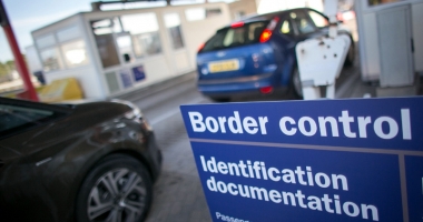 Stire din Actualitate : Liderii UE îi cer Marii Britanii  să garanteze drepturile imigranților europeni  și după Brexit