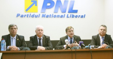 Stire din Politică-Administrație : Liderul PNL, Crin Antonescu, a venit să ia pulsul partidului de la Constanța