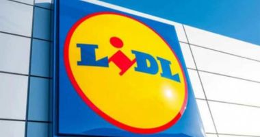 Alertă alimentară. BUCĂȚI DE PLASTIC într-unul din cele mai vândute alimente de la Lidl