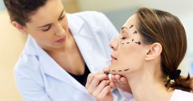 Stire din Sănătate : Liftingul facial poate ajuta la reducerea aspectului obosit