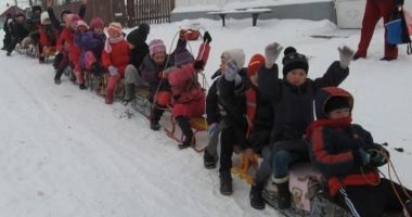 Stire din Eveniment : Distracția din comuna Lipnița, întreruptă de vitezomanii cu ATV-uri. Polițiștii îi caută pe conducători