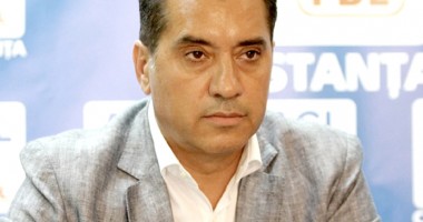 Stire din Politică-Administrație : Senatorul Gigi Chiru: "Lipsa de planuri a lui Victor Ponta se vede și din afișe"