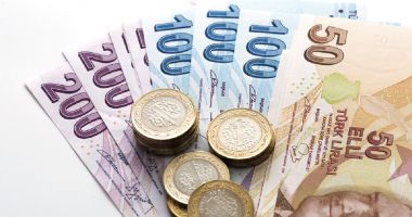 Lira turcească s-a prăbuşit duminică