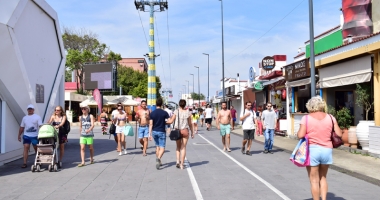 Stire din Social : Litoralul pentru toți! Iată cât costă un sejur la mare în această perioadă