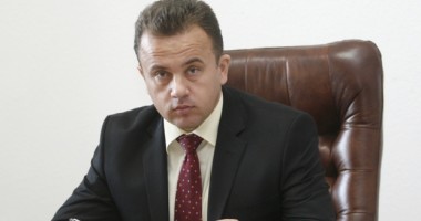 Stire din Politică-Administrație : "Legea salarizării trebuie aprobată cât mai curând"