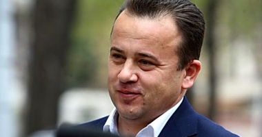 Stire din Sănătate : Colaborare între Ministerul Educației Naționale și Organizația "Salvați Copiii"