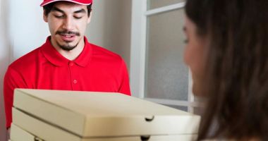 Stire din Actualitate : Cum a devenit livrarea de pizza un mod de ameninţare a judecătorilor americani