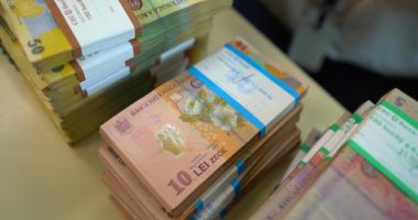 Stire din Social : În an de austeritate Guvernul crește salariile la stat. Cine sunt norocoșii