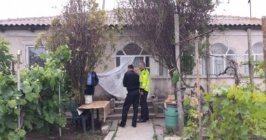 Stire din Eveniment : Detalii șocante în crima de la Tuzla: i-a zdrobit capul cu toporișca