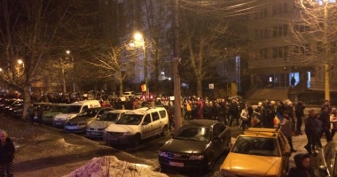 Galerie foto. A PATRA NOAPTE DE PROTESTE LA CONSTANȚA. Oamenii scandează: "DRAG NE-Ai fi în pușcărie" - 10