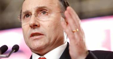 Stire din Eveniment : Răsturnare de situație în cazul primarului care-și spiona iubita. Cine sare în apărarea lui