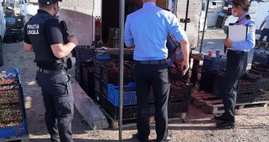 Controale la târgul de legume şi fructe. Peste două tone de produse, confiscate