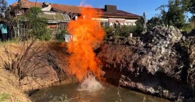 Stire din Eveniment : Localitatea din România care riscă să sară în aer din cauza gazelor din pământ. Oamenii, evacuați de urgență