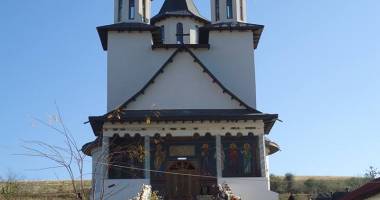 Stire din Cultură-Educație : IPS Teodosie va oficia Sfânta Liturghie la mănăstirea din Strunga