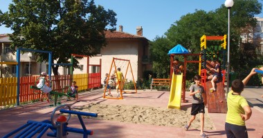 Stire din Politică-Administrație : Un nou loc de joacă pentru copiii din Medgidia
