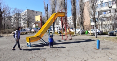 Când scăpăm de mizeriile și ruginiturile din locurile de joacă pentru copii - 2