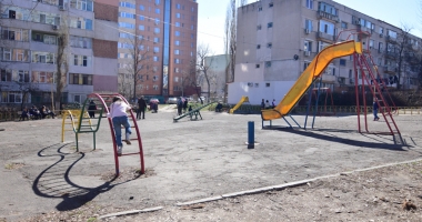 Când scăpăm de mizeriile și ruginiturile din locurile de joacă pentru copii - 4