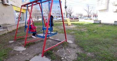 Când scăpăm de mizeriile și ruginiturile din locurile de joacă pentru copii - 3