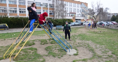 Când scăpăm de mizeriile și ruginiturile din locurile de joacă pentru copii - 6