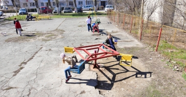 Când scăpăm de mizeriile și ruginiturile din locurile de joacă pentru copii - 8