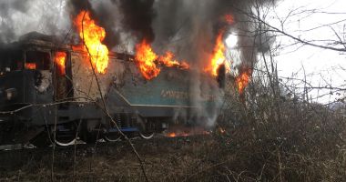 Locomotivă, în flăcări. 40 de călători s-au autoevacuat!