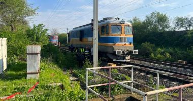 LOCOMOTIVĂ ÎN FLĂCĂRI! Pompierii au intervenit, de urgență