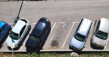 Instituțiile statului nu se grăbesc să amenajeze locuri de parcare pentru mamele cu copii - 2
