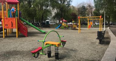 Stire din Social : Se amenajează noi locuri de joacă pentru copii. Unde sunt amplasate