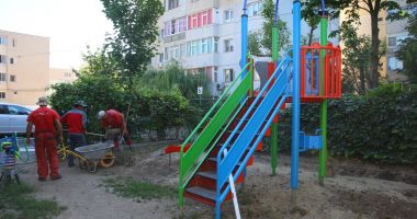 Stire din Social : Locurile de joacă din mai multe cartiere ale Constanței, reamenajate