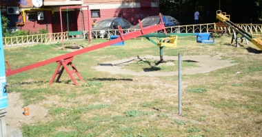 Încă nu-i momentul… oportun! Locurile  de joacă din Constanța, mizerii și ruginituri - 2