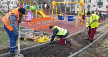 Stire din Social : Locurile de joacă de pe străzile Dispensarului și Adamclisi din Constanța, modernizate