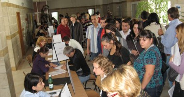 Stire din Social : Bursa locurilor de muncă se desfășoară la Universitatea Maritimă